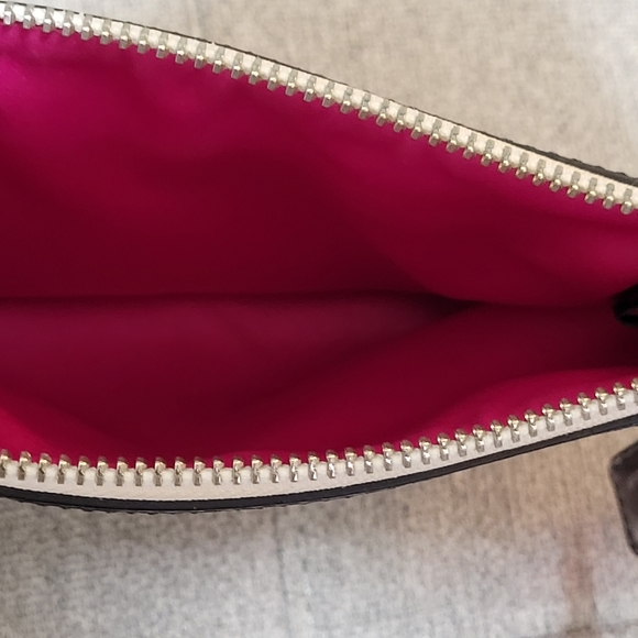 Like New Coach Poppy Daisy Floral Graffiti Wristlet - Picture 8 of 9